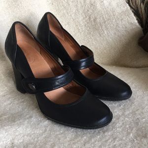 Frye Mary Jane Sz 8. Adrienne Mary Jane Frye Sz 8